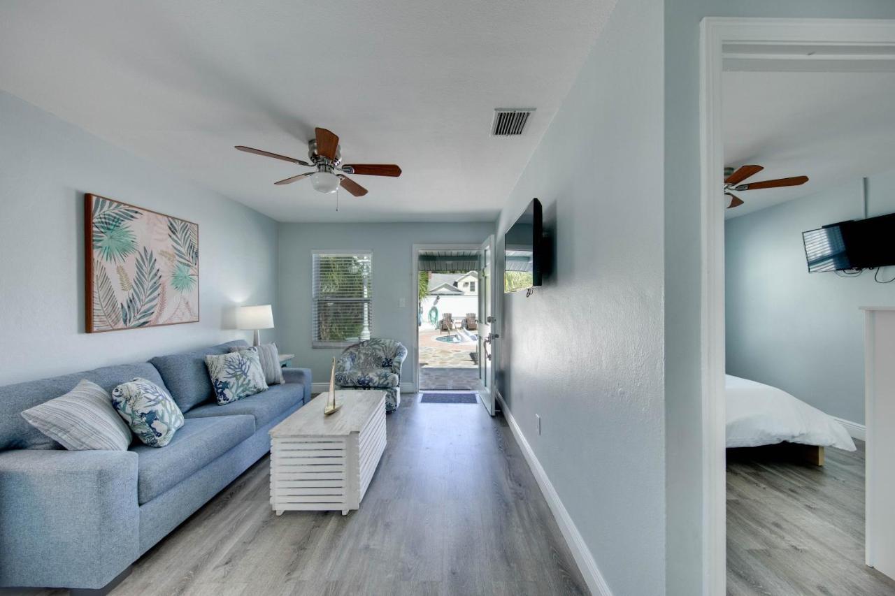The Bungalows Treasure Island Room photo