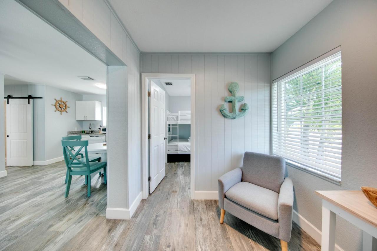 The Bungalows Treasure Island Room photo