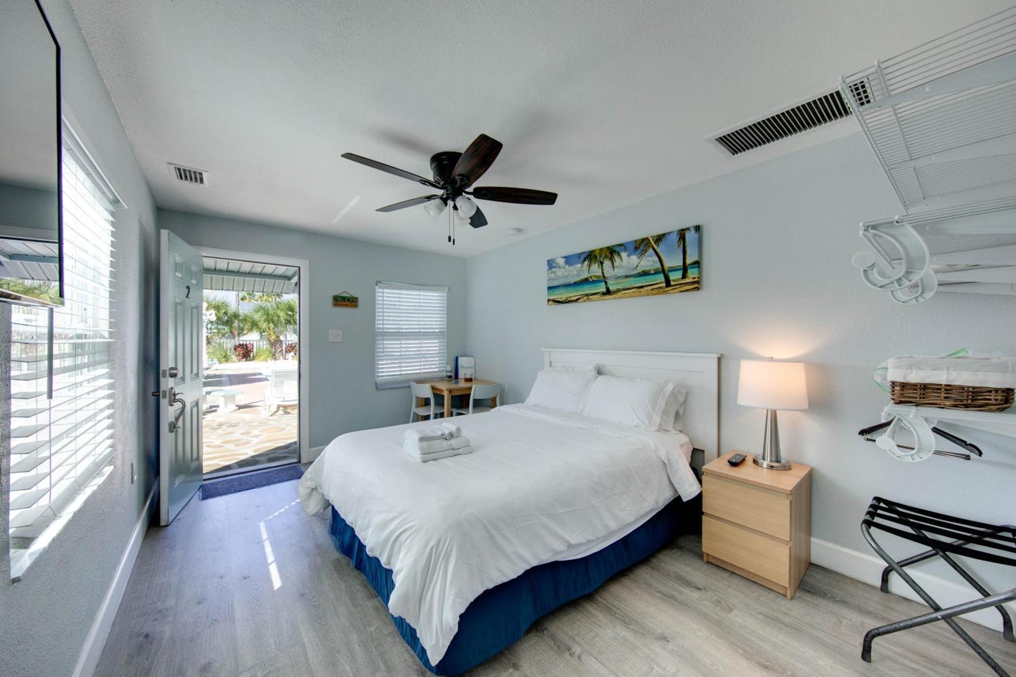 The Bungalows Treasure Island Room photo