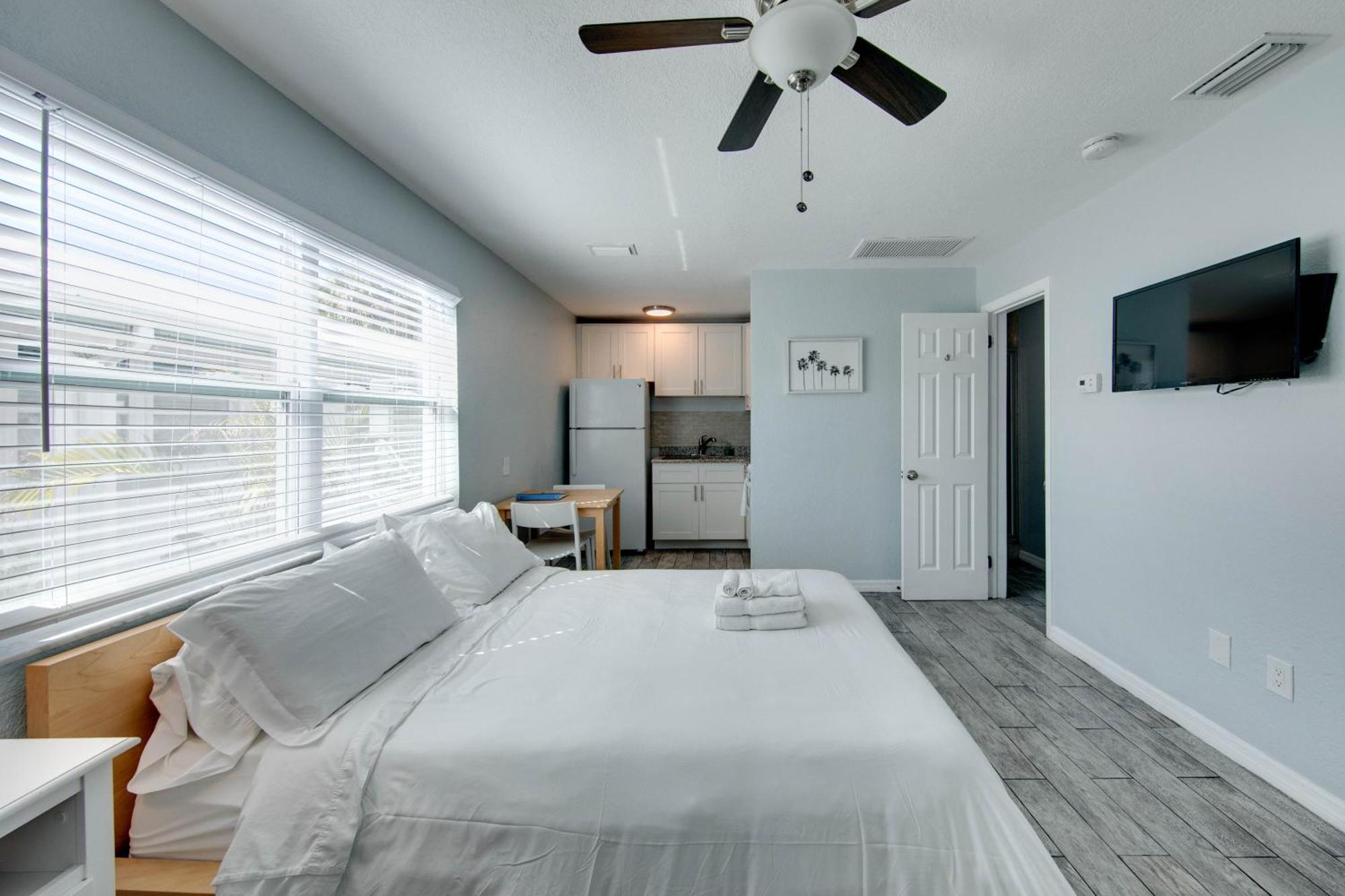 The Bungalows Treasure Island Room photo