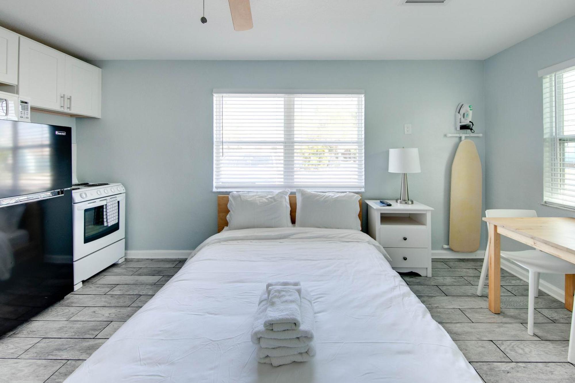 The Bungalows Treasure Island Room photo