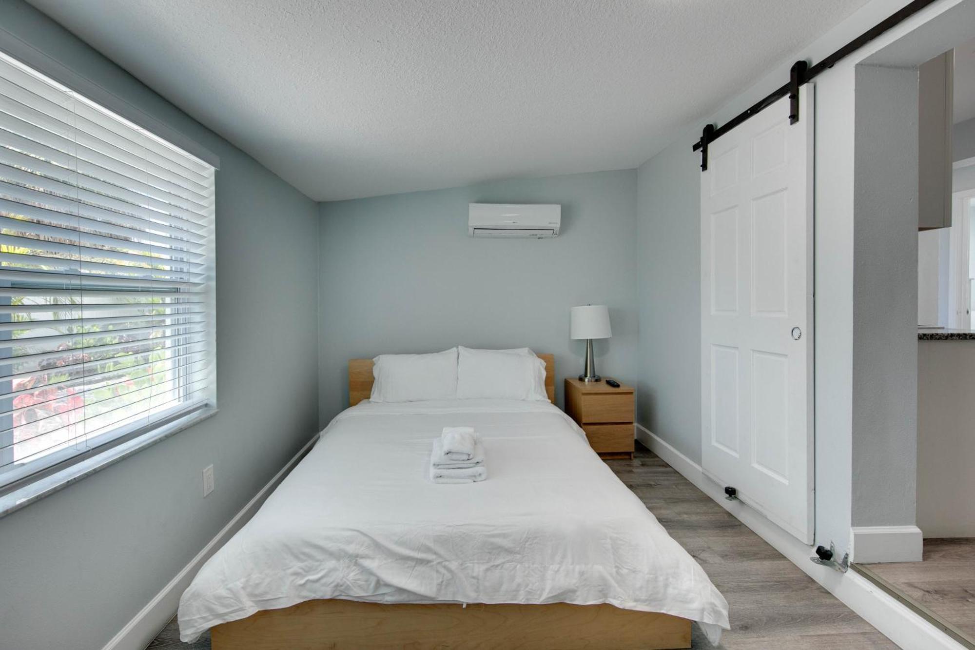 The Bungalows Treasure Island Room photo
