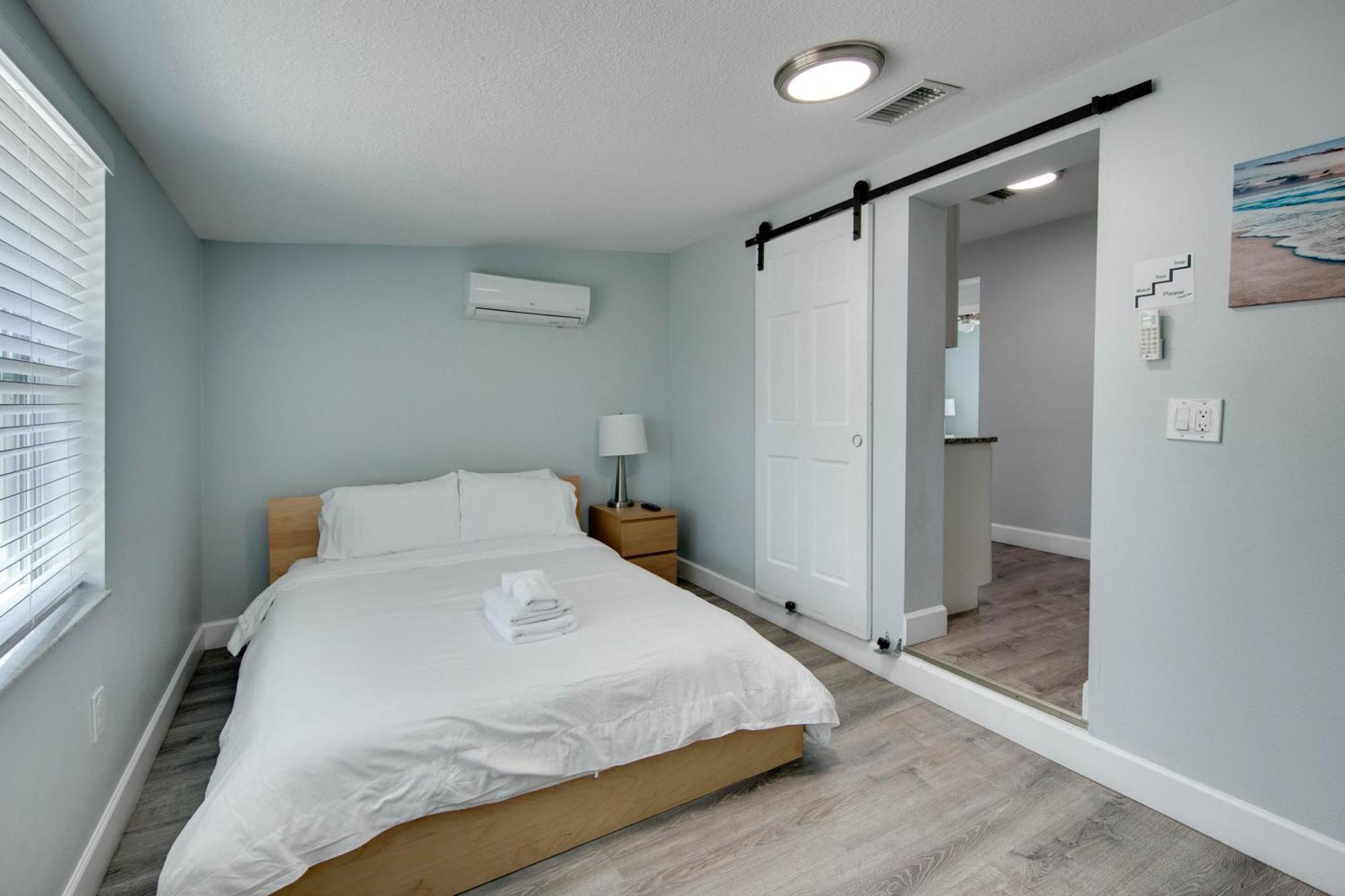The Bungalows Treasure Island Room photo